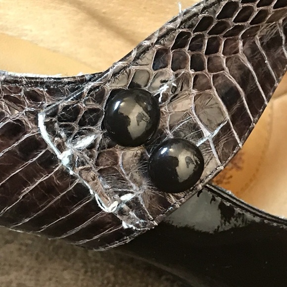 Softt brown alligator-type pumps size 10M - Picture 3 of 8